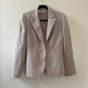 Elegant Beige Women's Blazer